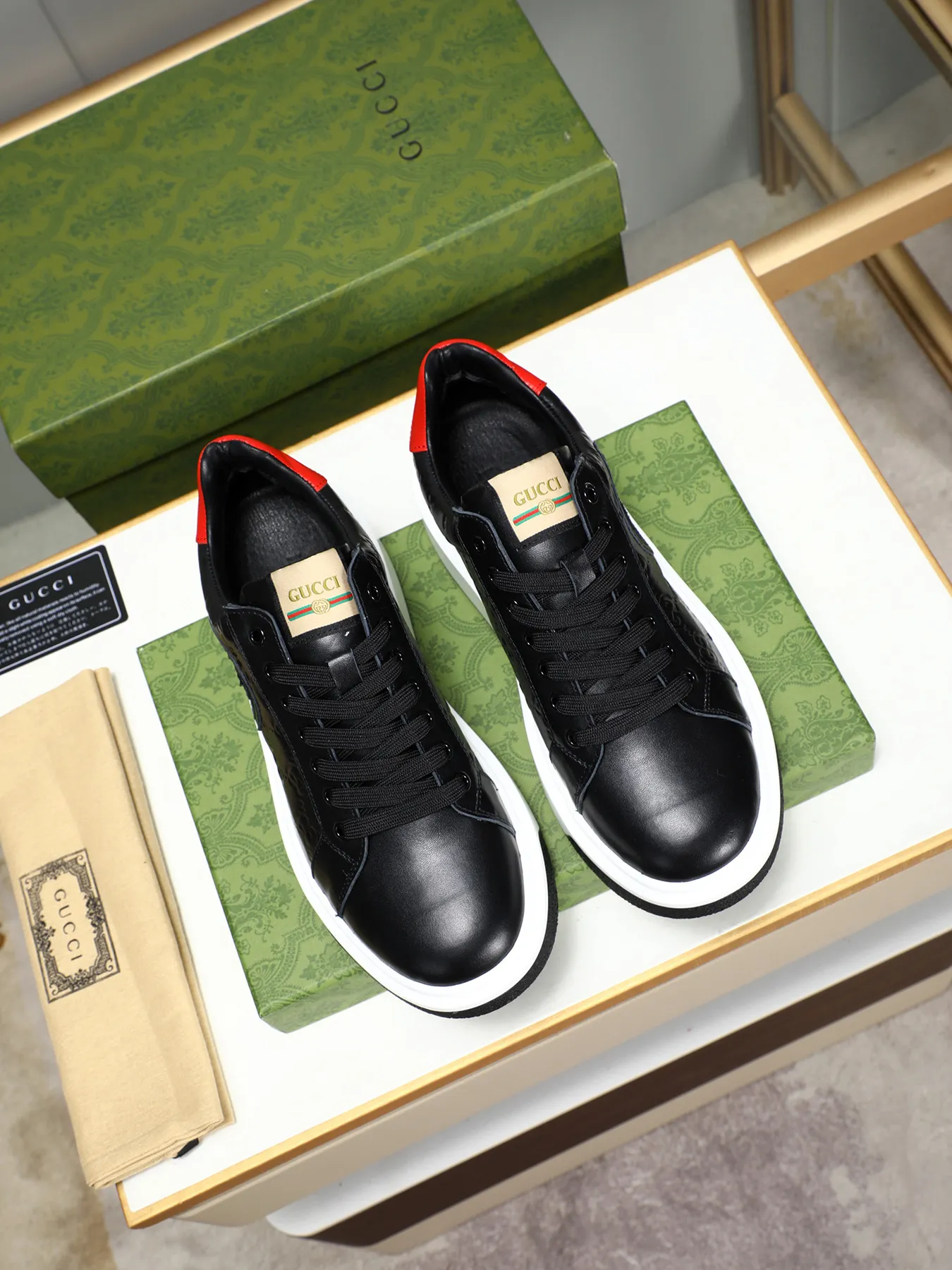 Men's shoes 💰480 New men's shoes GUCCI Fashion trend Made of first-layer calfskin ➕ washed sheep lining! The foot feels super comfortable and the workmanship is impeccable. Foam ultra-light outsole, size: 38-44 (45 customized) 4 colors to choose from!